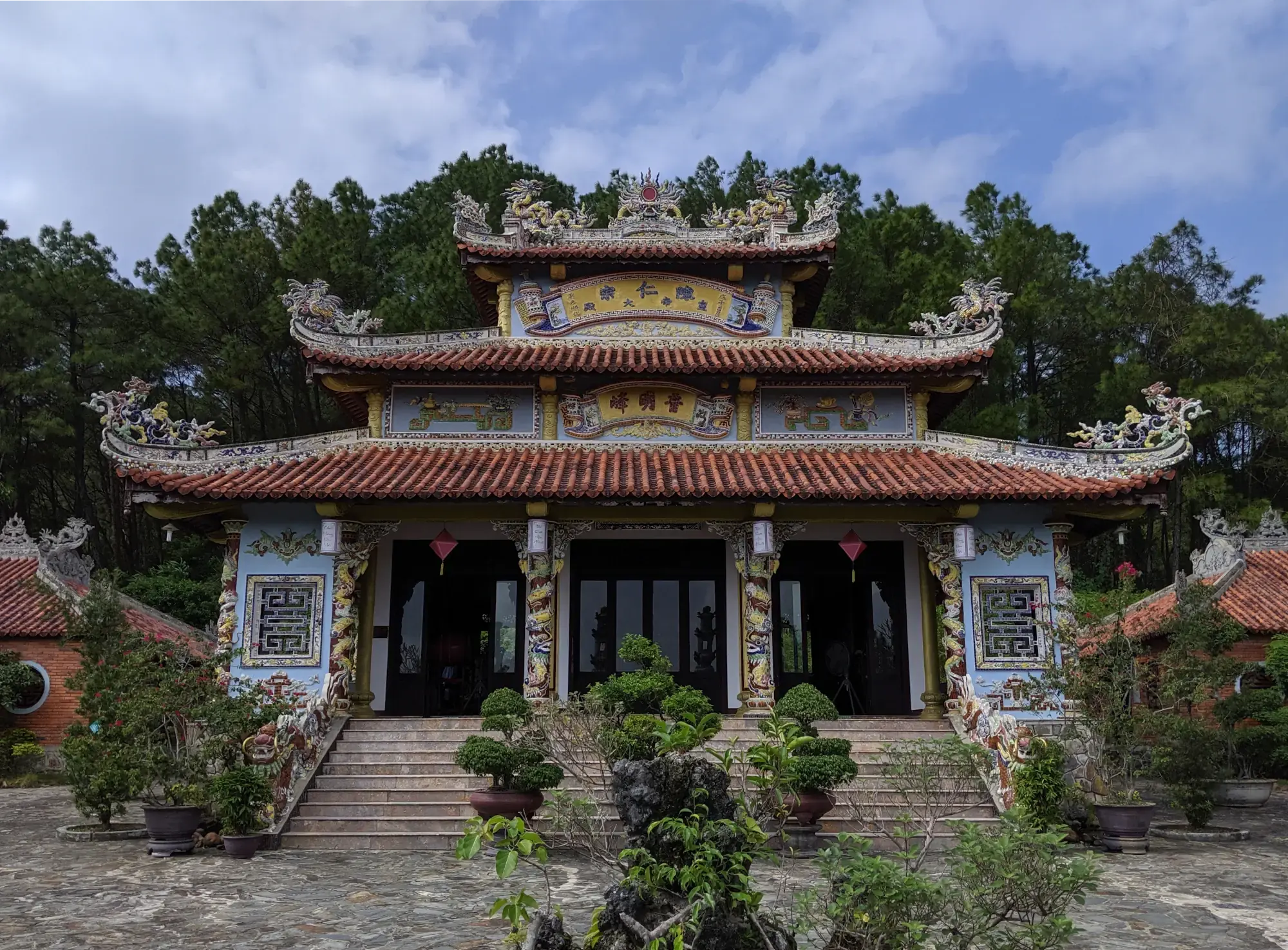 Huyen Tran Cultural Center