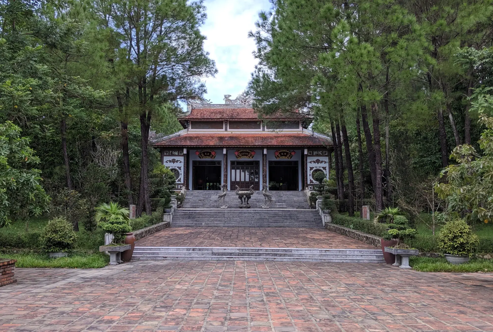 Huyen Tran Cultural Center