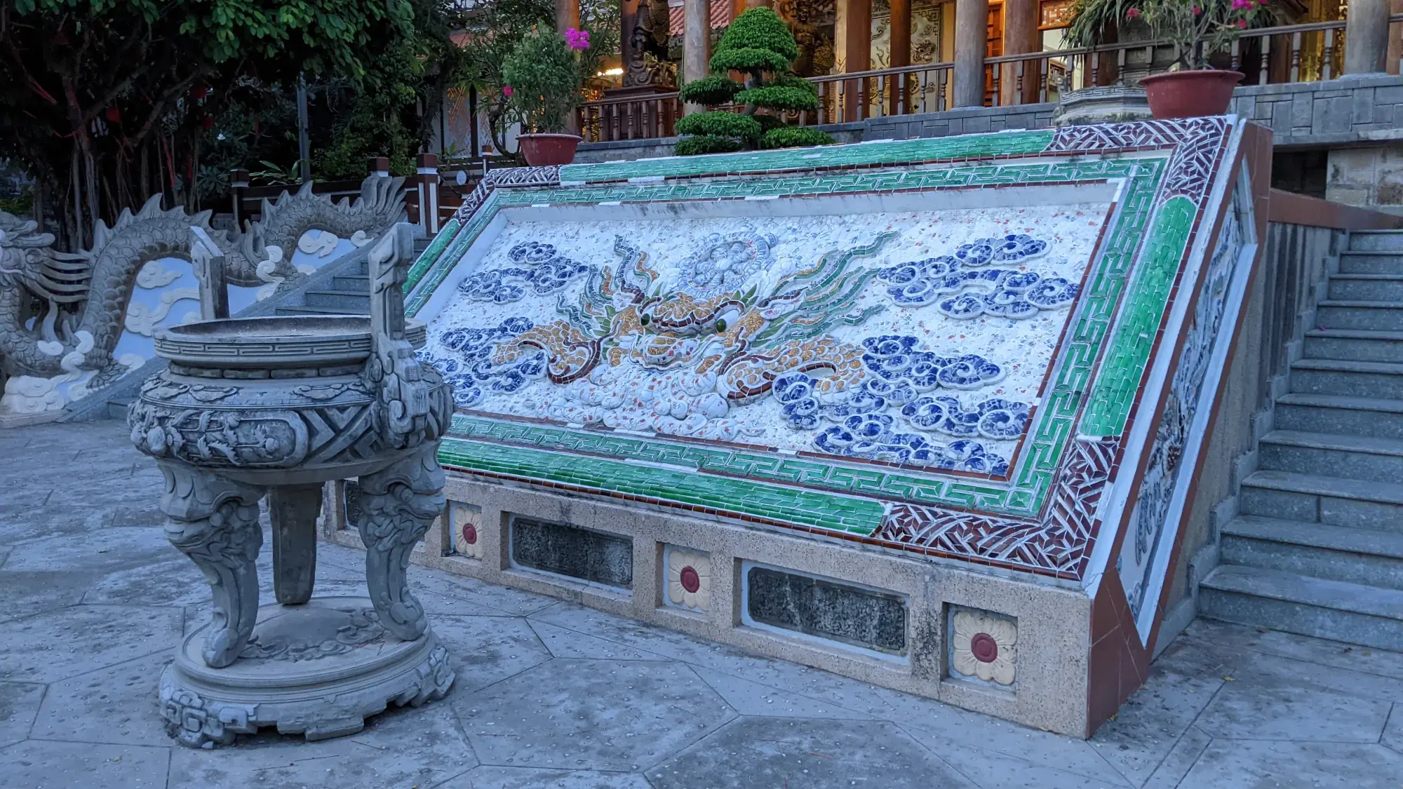 Chua Long Son Temple