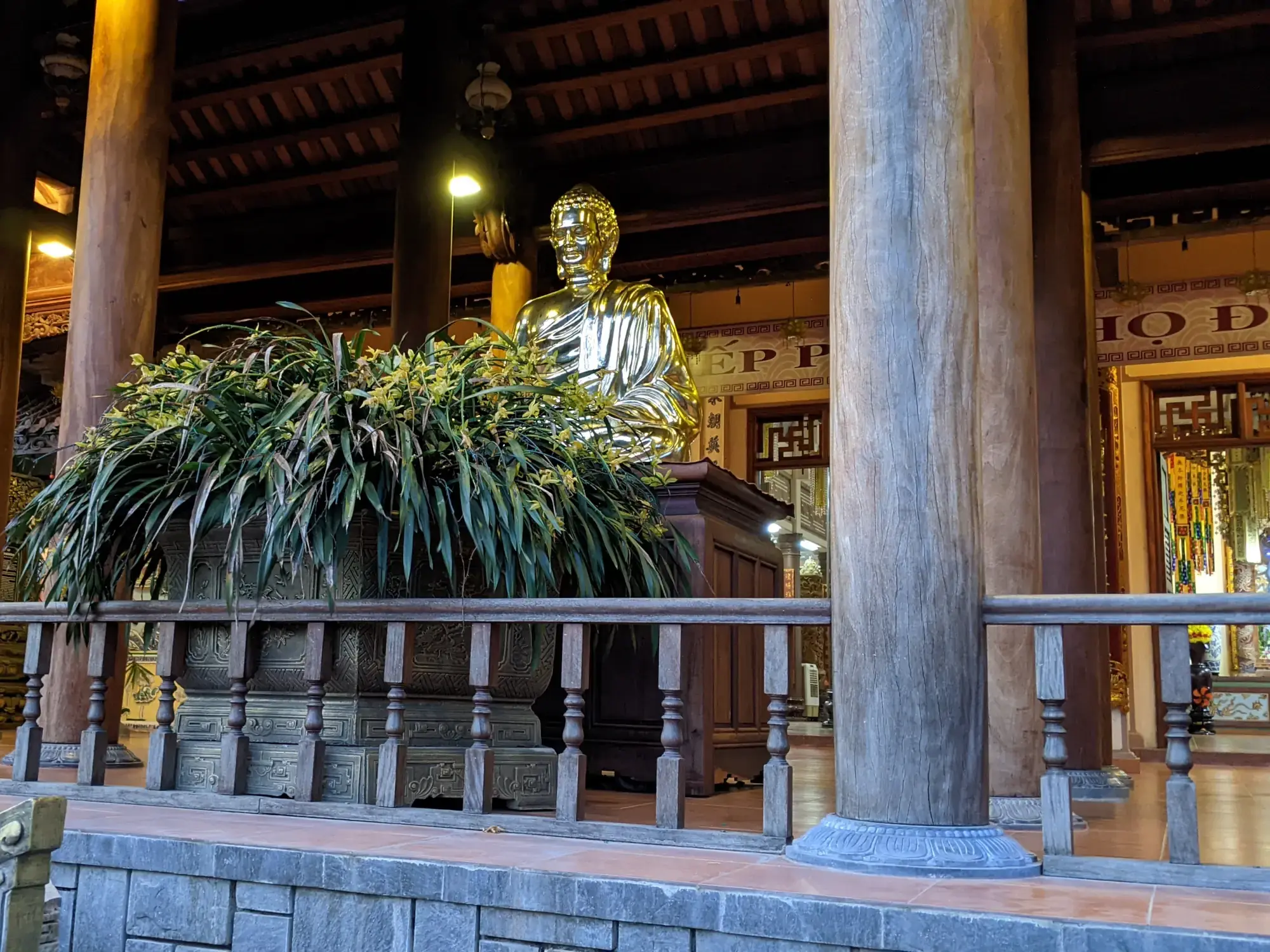 Chua Long Son Temple