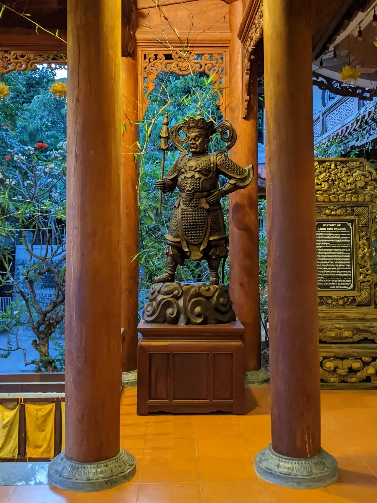 Chua Long Son Temple