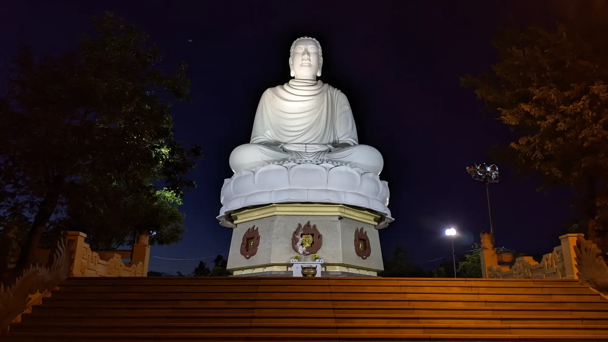 Chua Long Son Temple