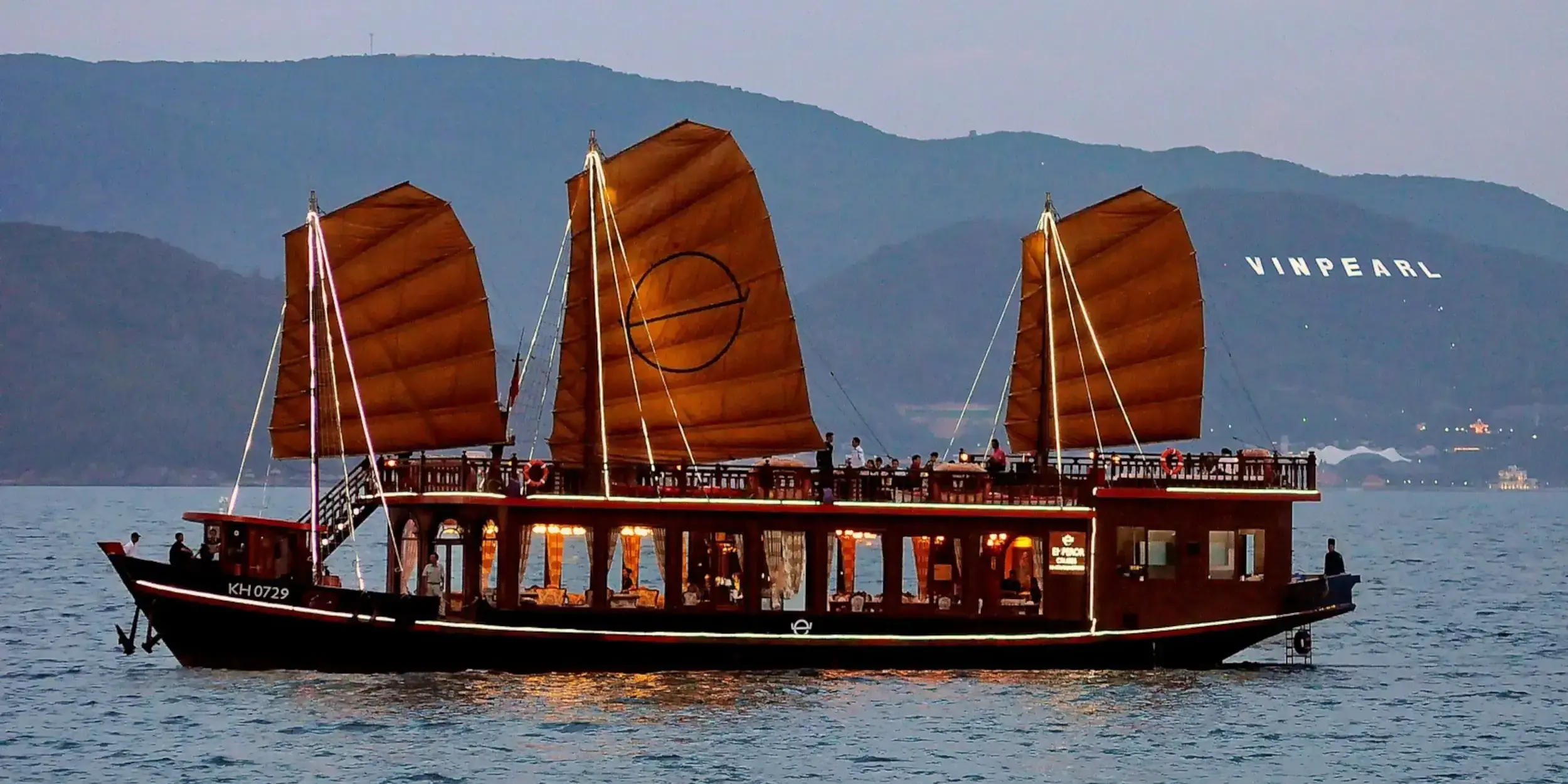 Emperor Cocktail & Dinner Cruise, Nha Trang, Vietnam