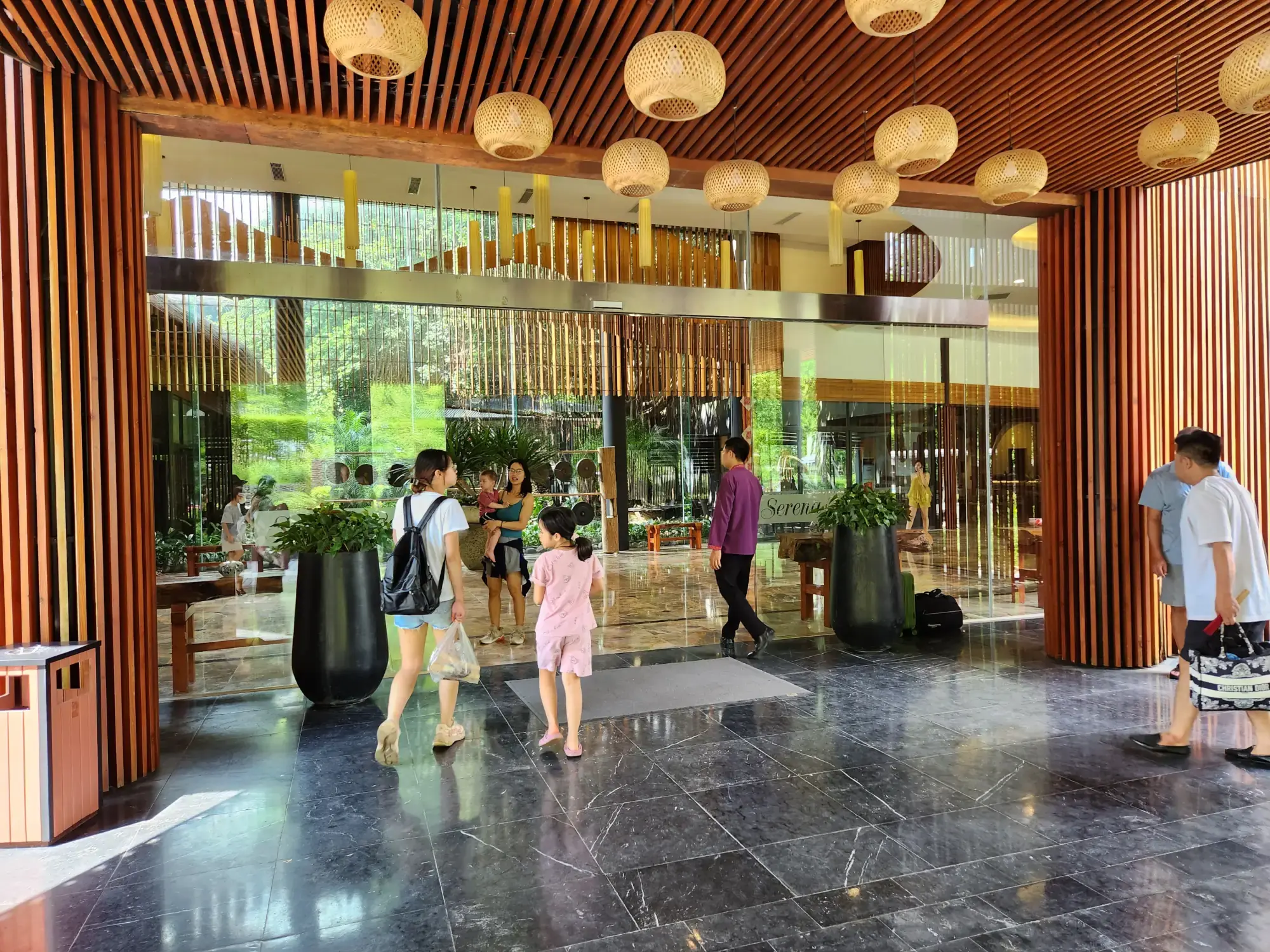 Serena Kim Boi entrance