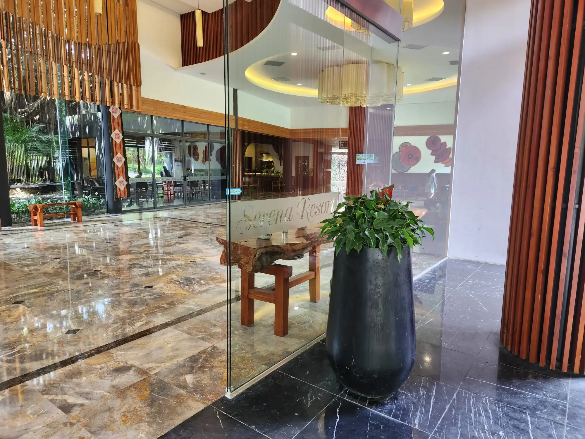 Serena Kim Boi lobby