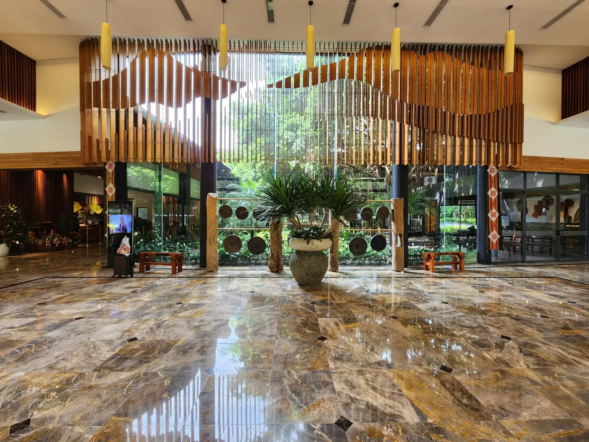 Serena Kim Boi lobby