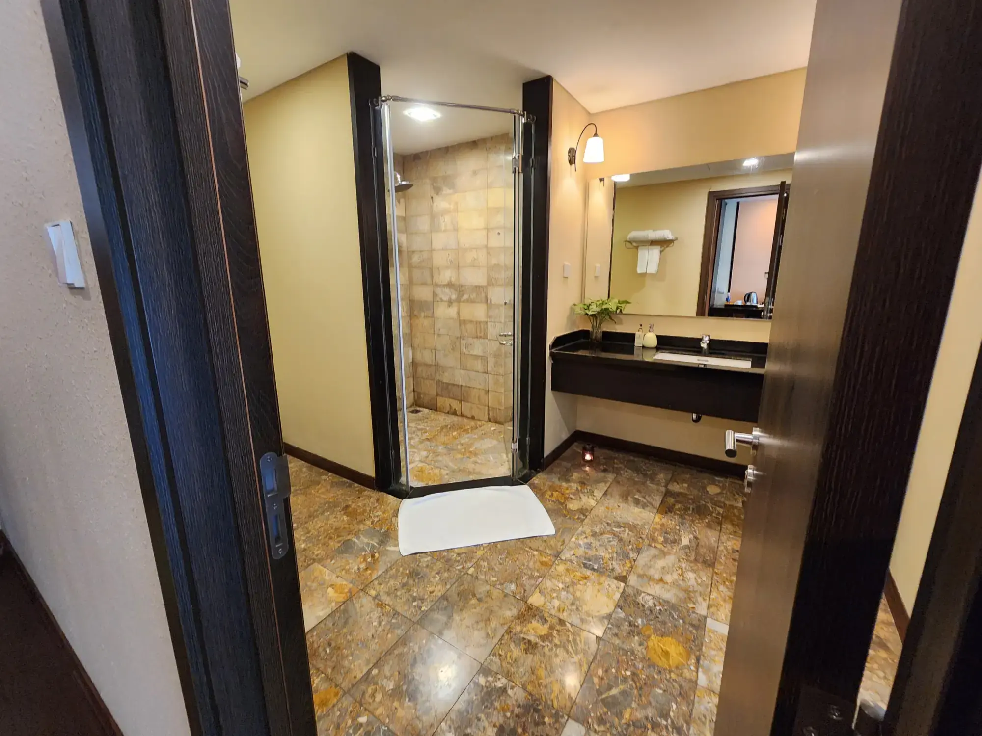 Serena Kim Boi bathroom