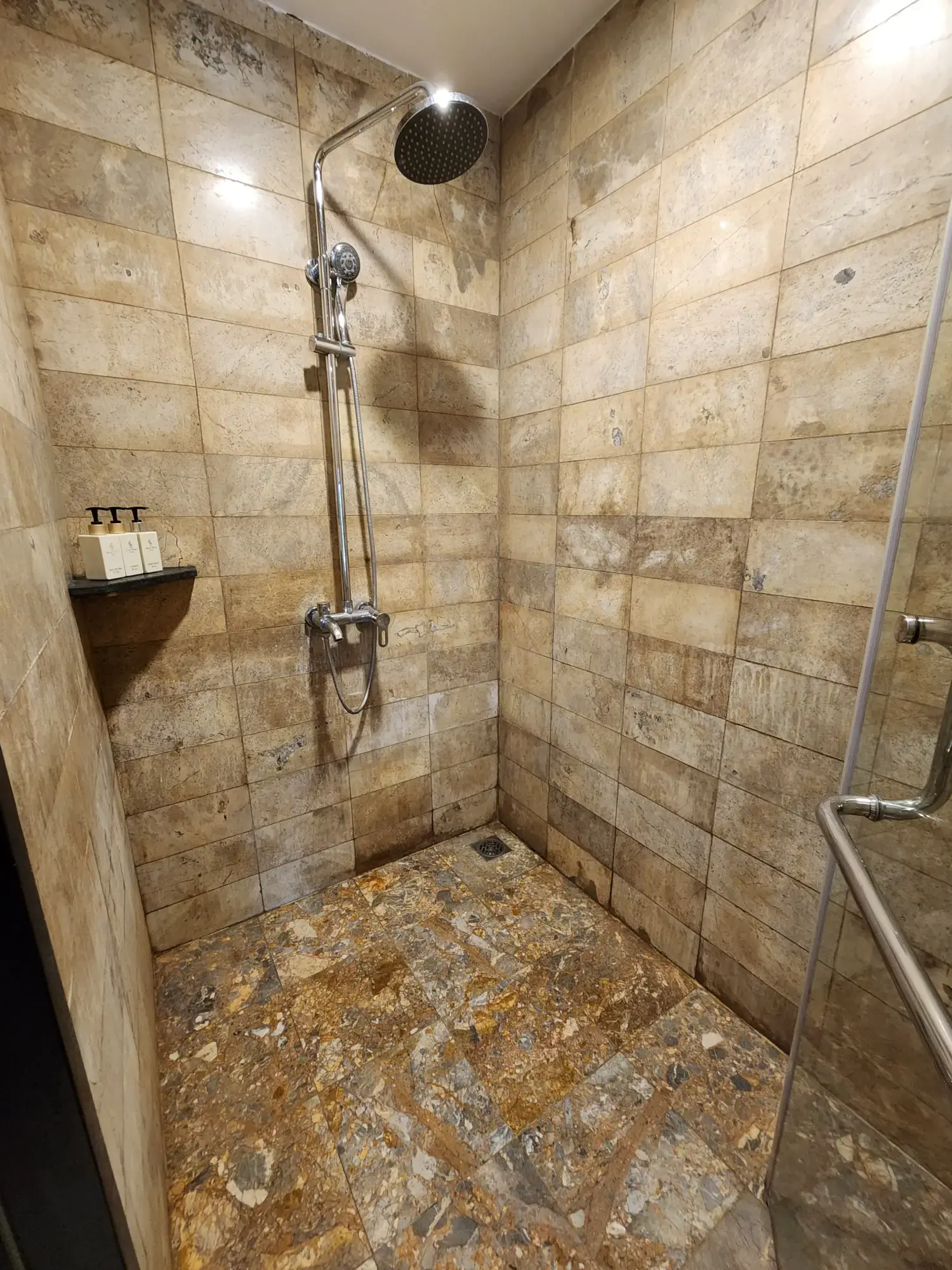 Serena Kim Boi bathroom