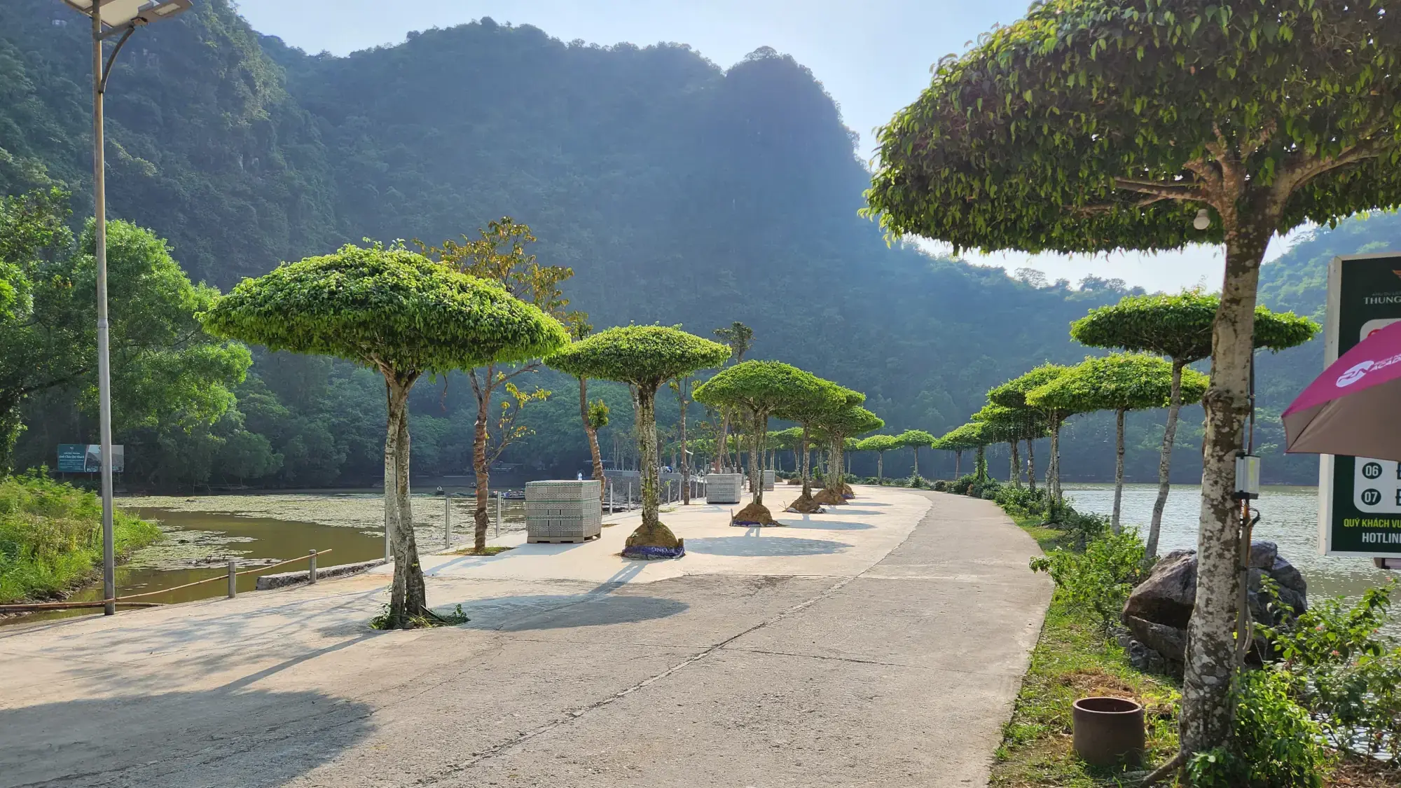 Thung Nham Cave boat ride