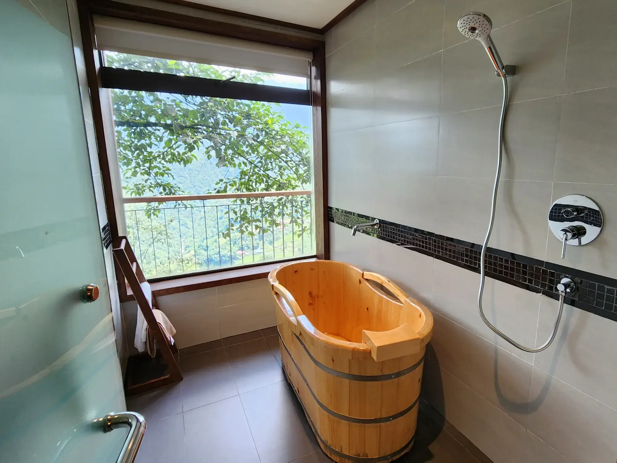 CatCat Hills Cabin Shower
