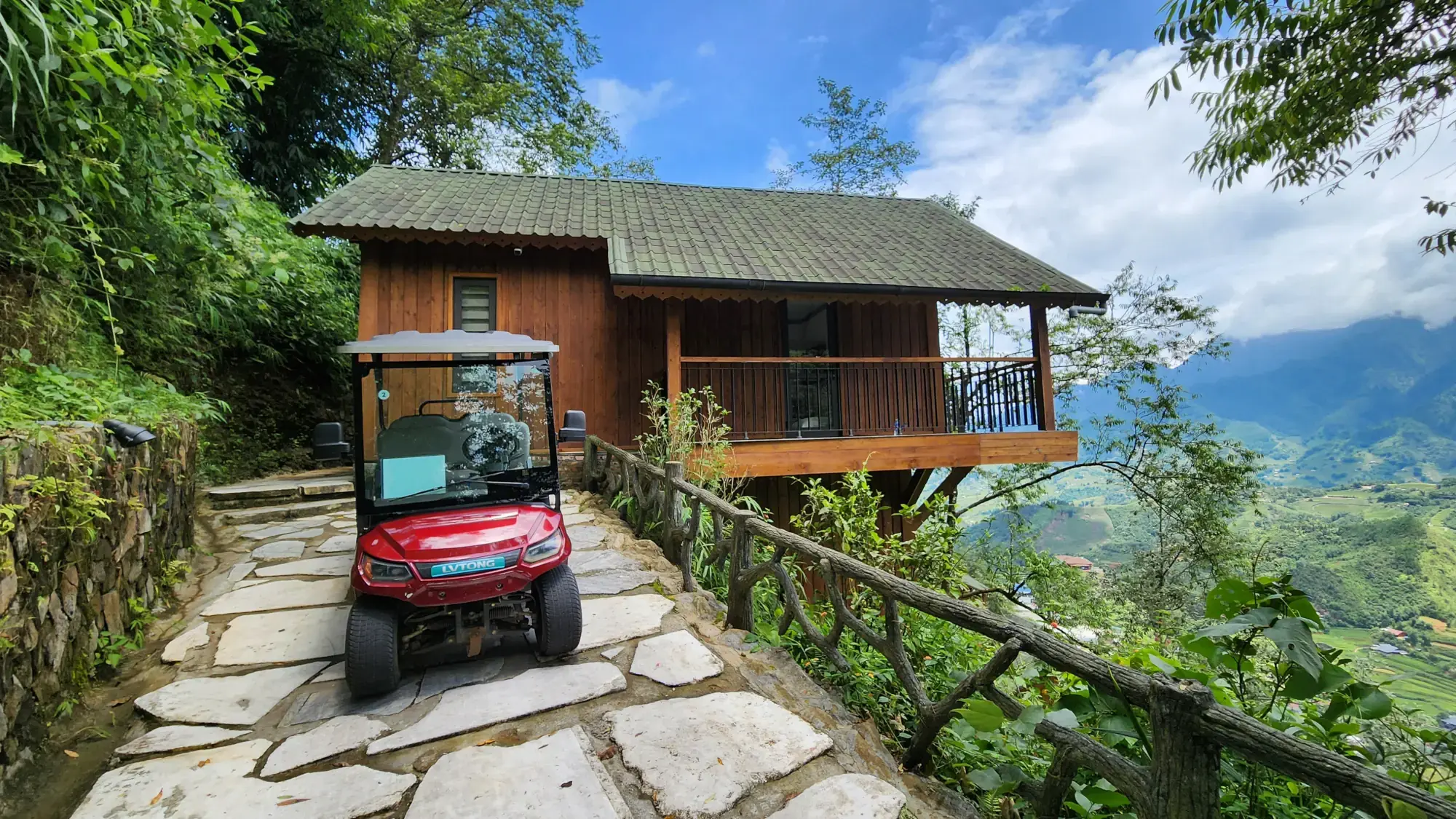 CatCat Hills Cabin Exterior