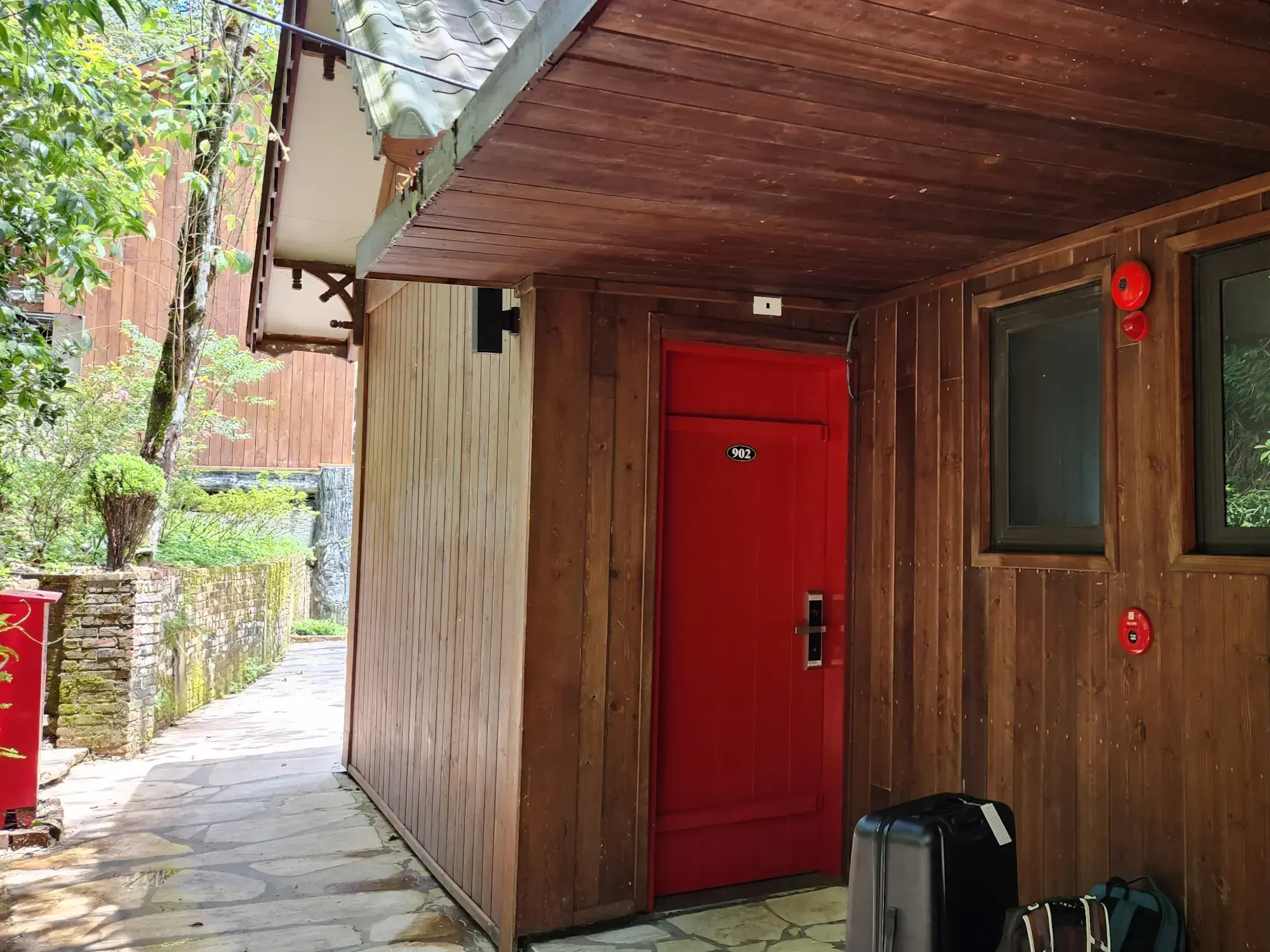 CatCat Hills Cabin Exterior