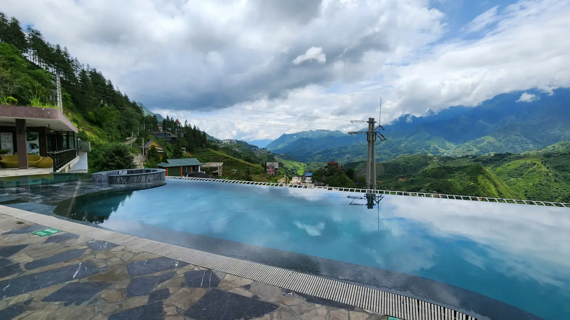 CatCat Hills Infinity Pool