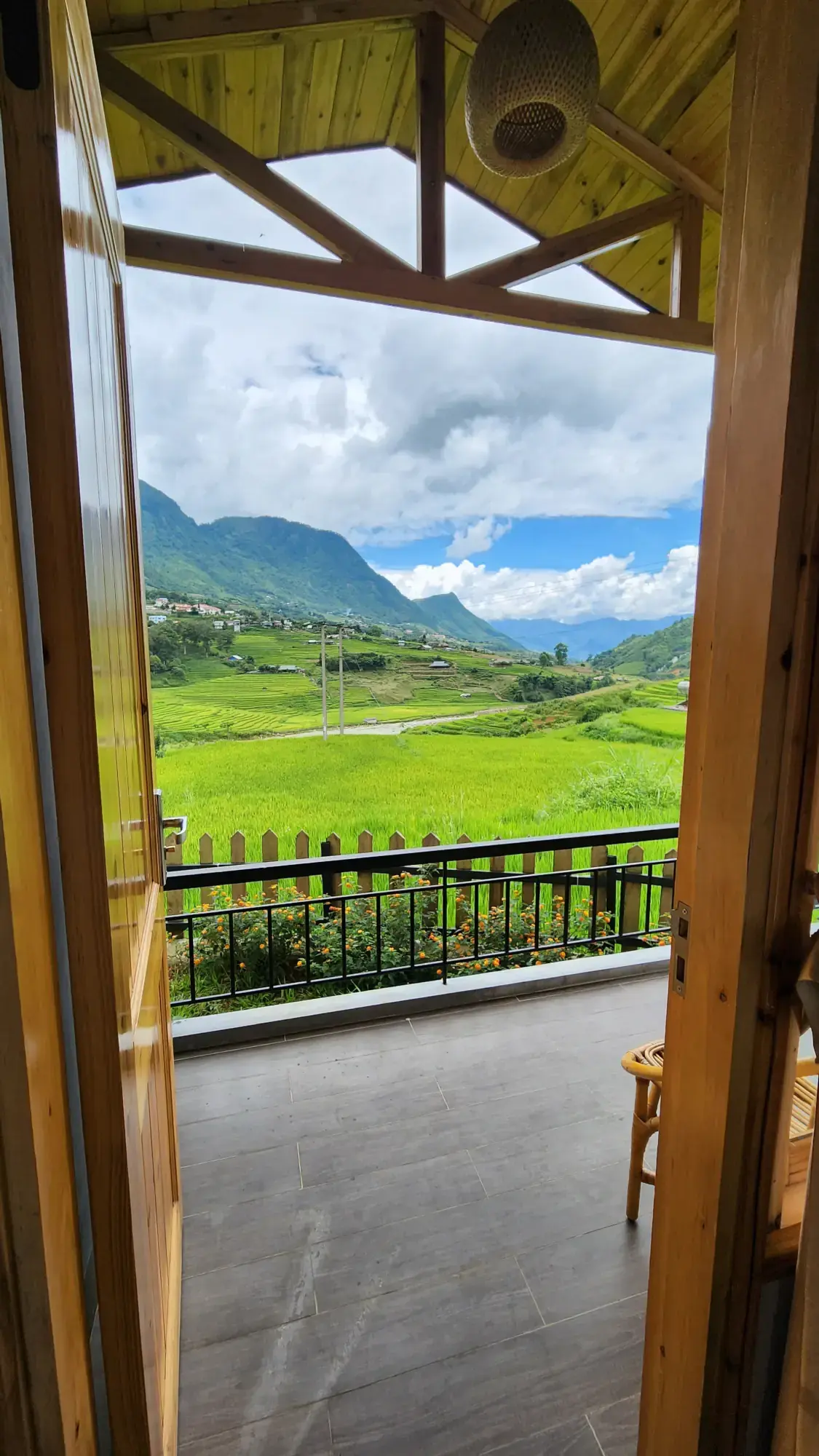 S Plus Bungalow cabin balcony & view