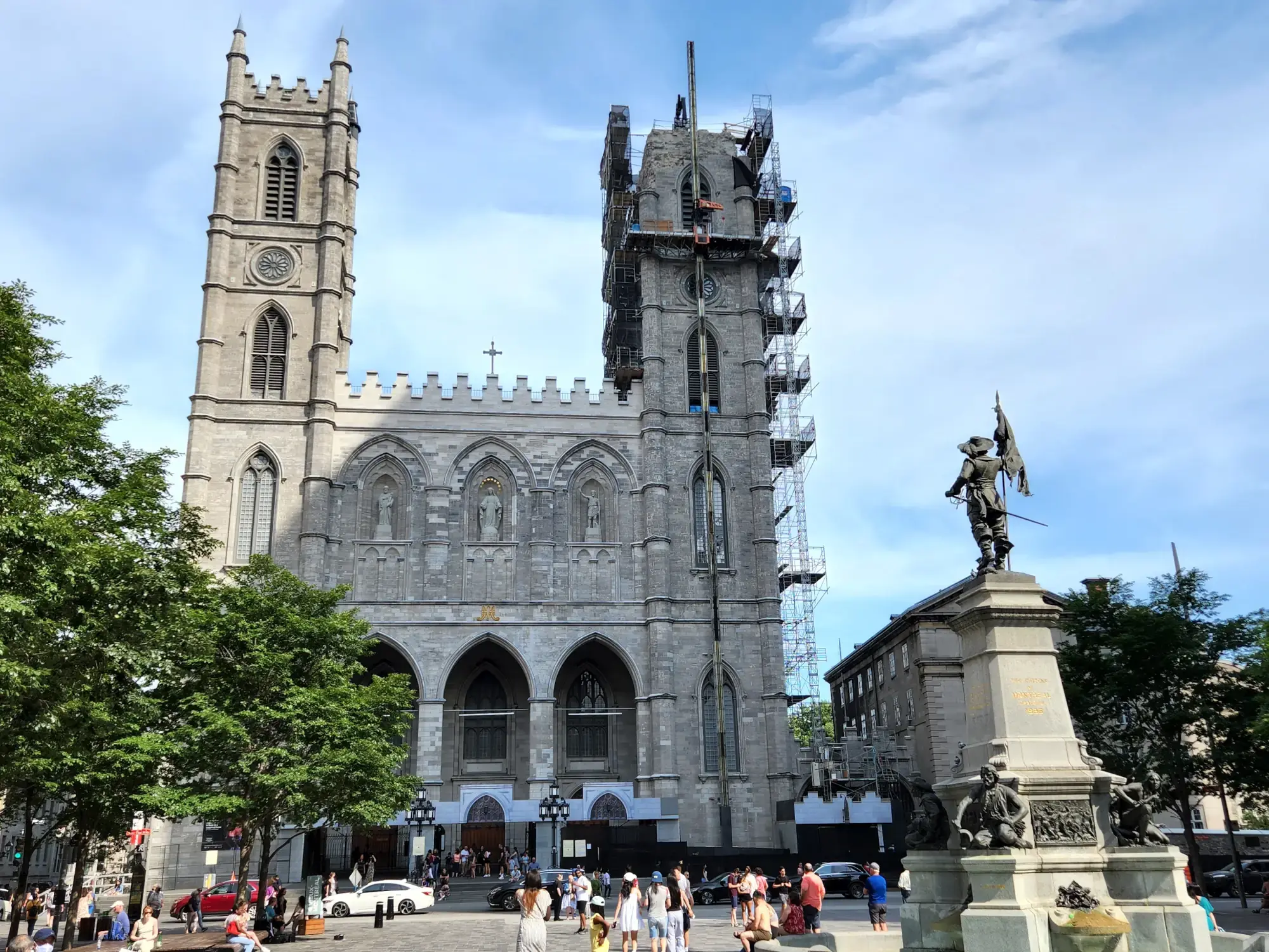 Note-Dame Basilica Exterior Note-Dame Basilica Exterior