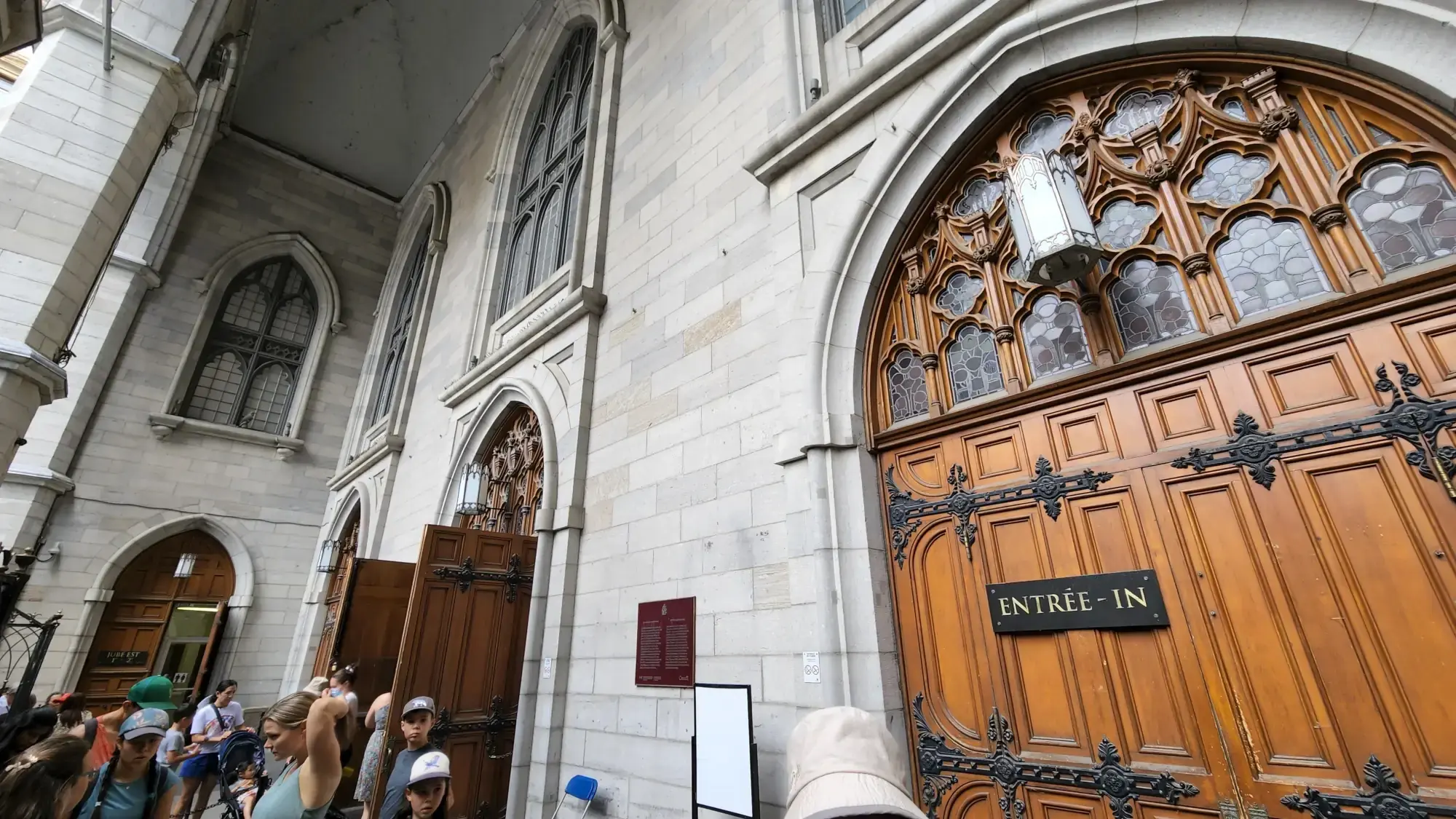 Note-Dame Basilica Exterior Note-Dame Basilica Exterior