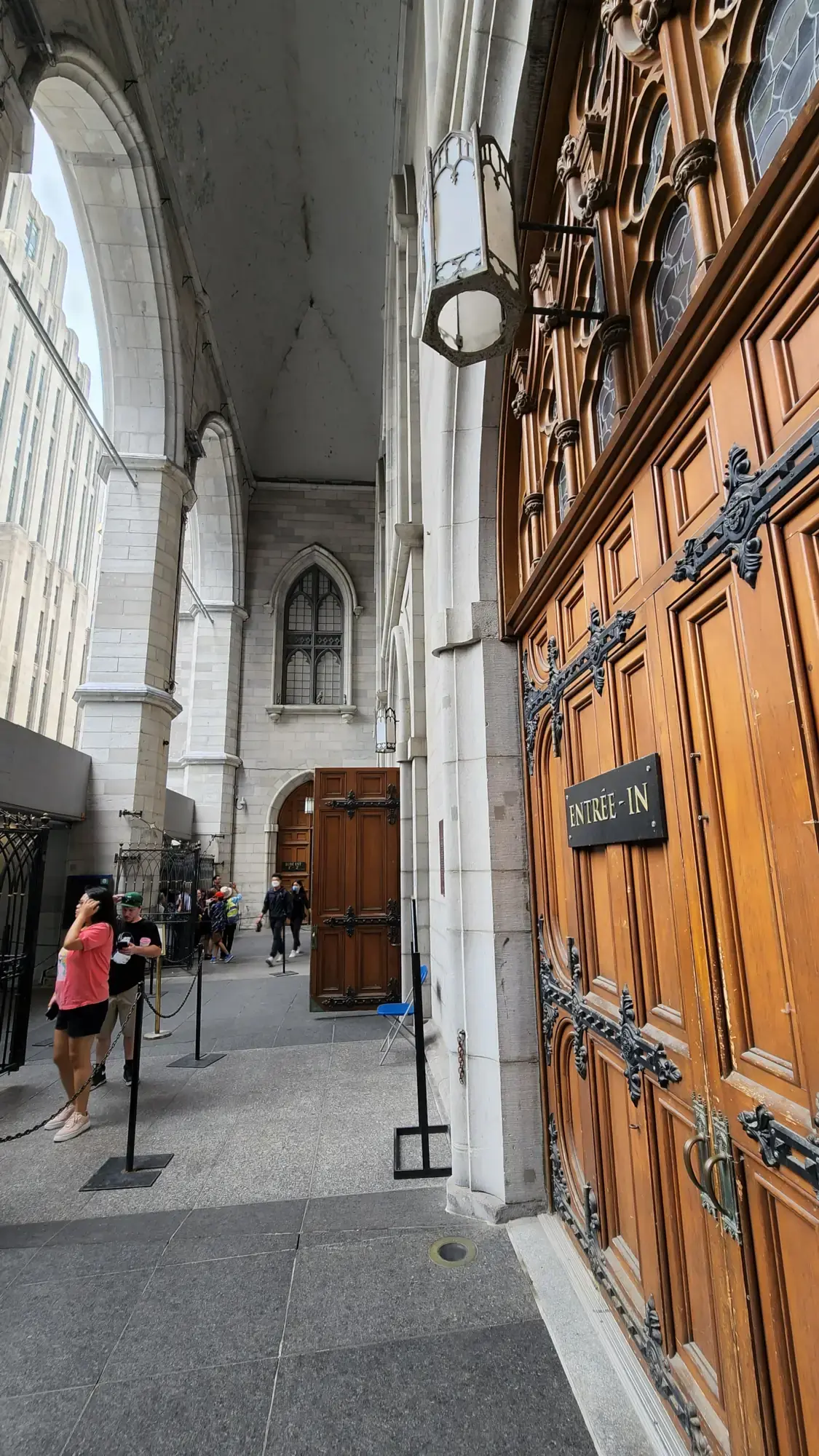 Note-Dame Basilica Exterior Note-Dame Basilica Exterior