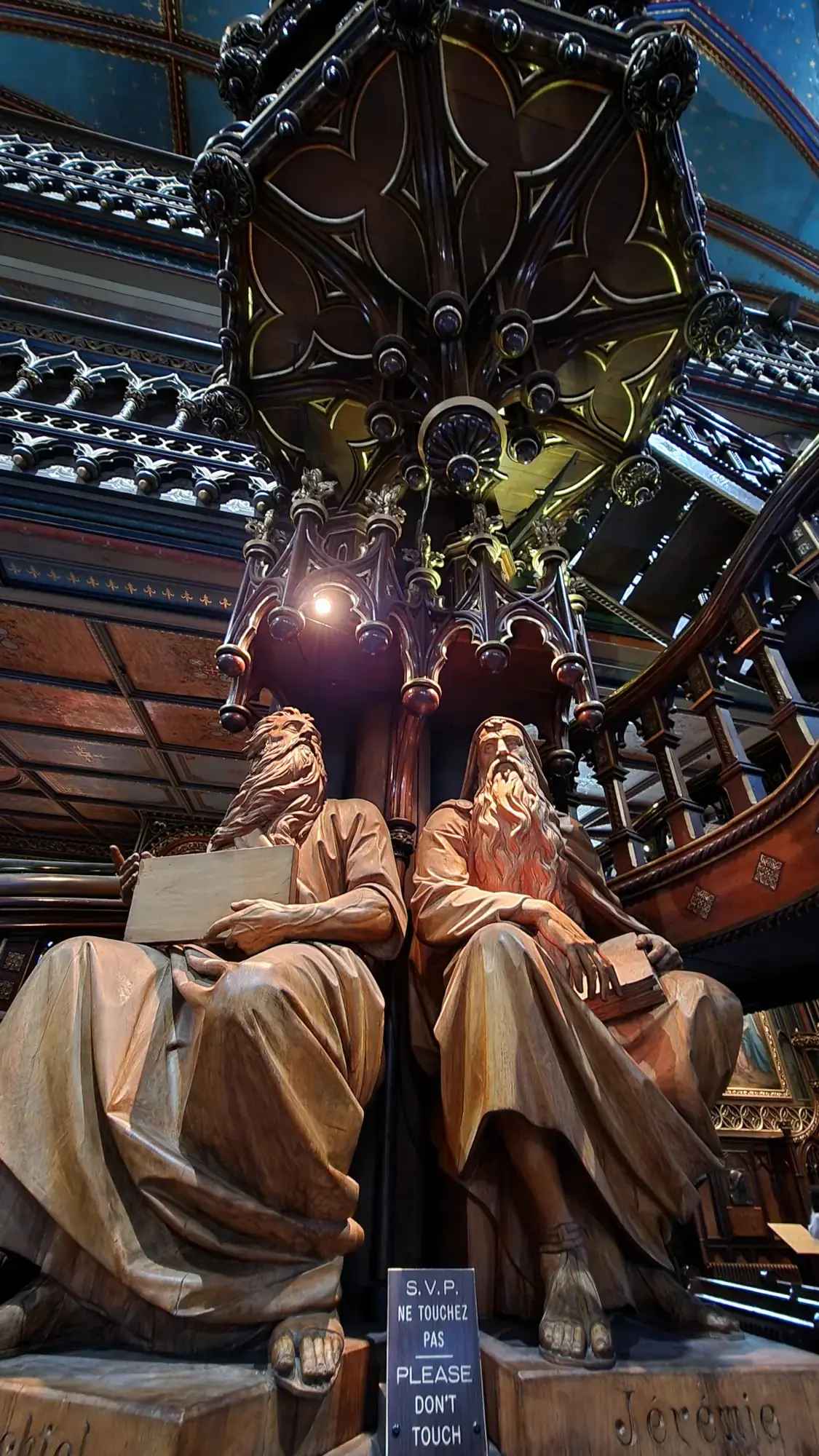 Note-Dame Basilica Interior Note-Dame Basilica Interior