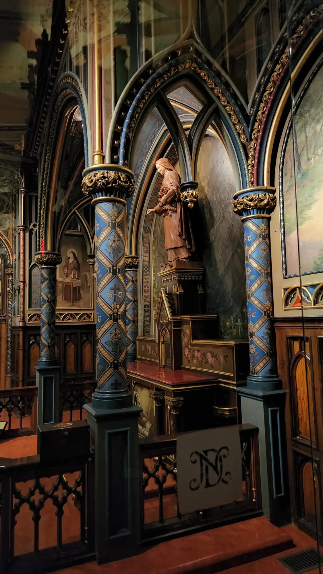 Note-Dame Basilica Interior Note-Dame Basilica Interior