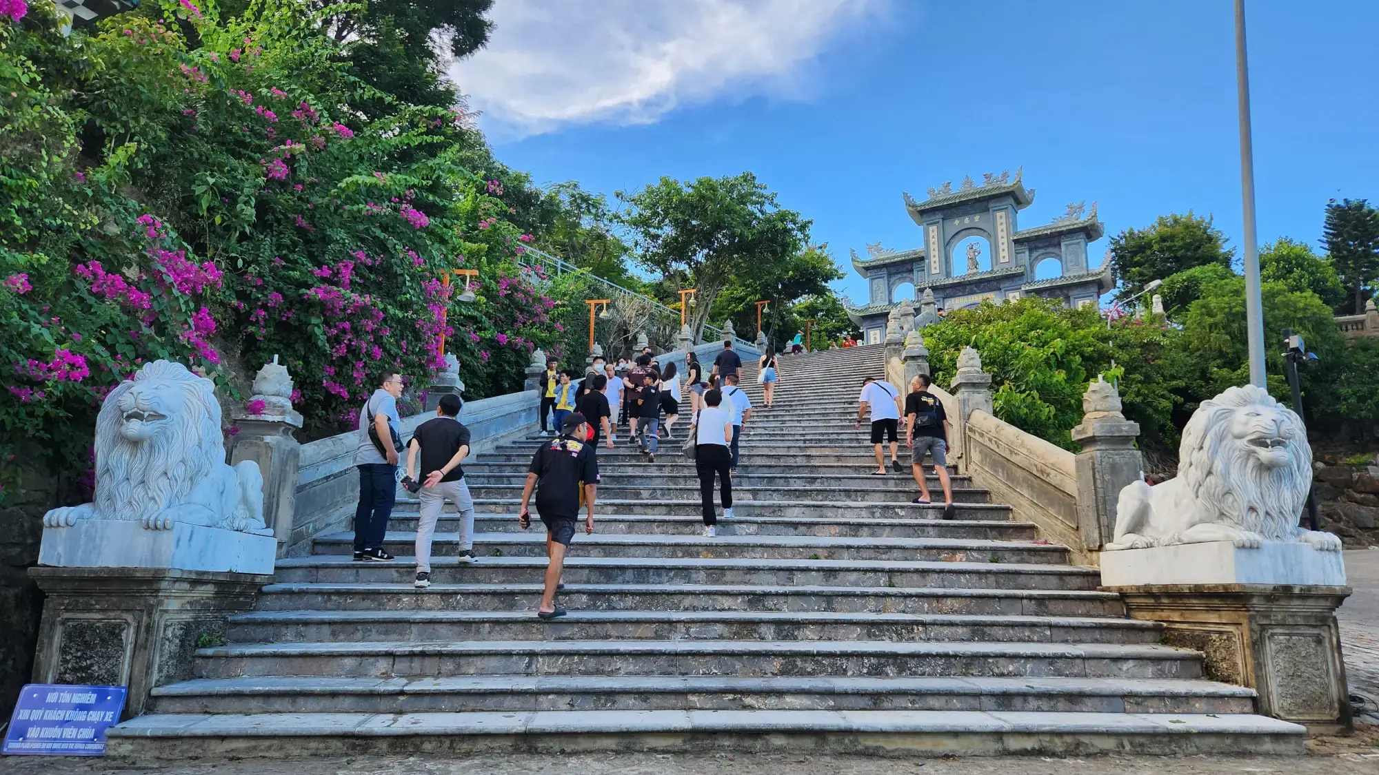 Linh Ung Pagoda - Main Gate Linh Ung Pagoda - Main Gate