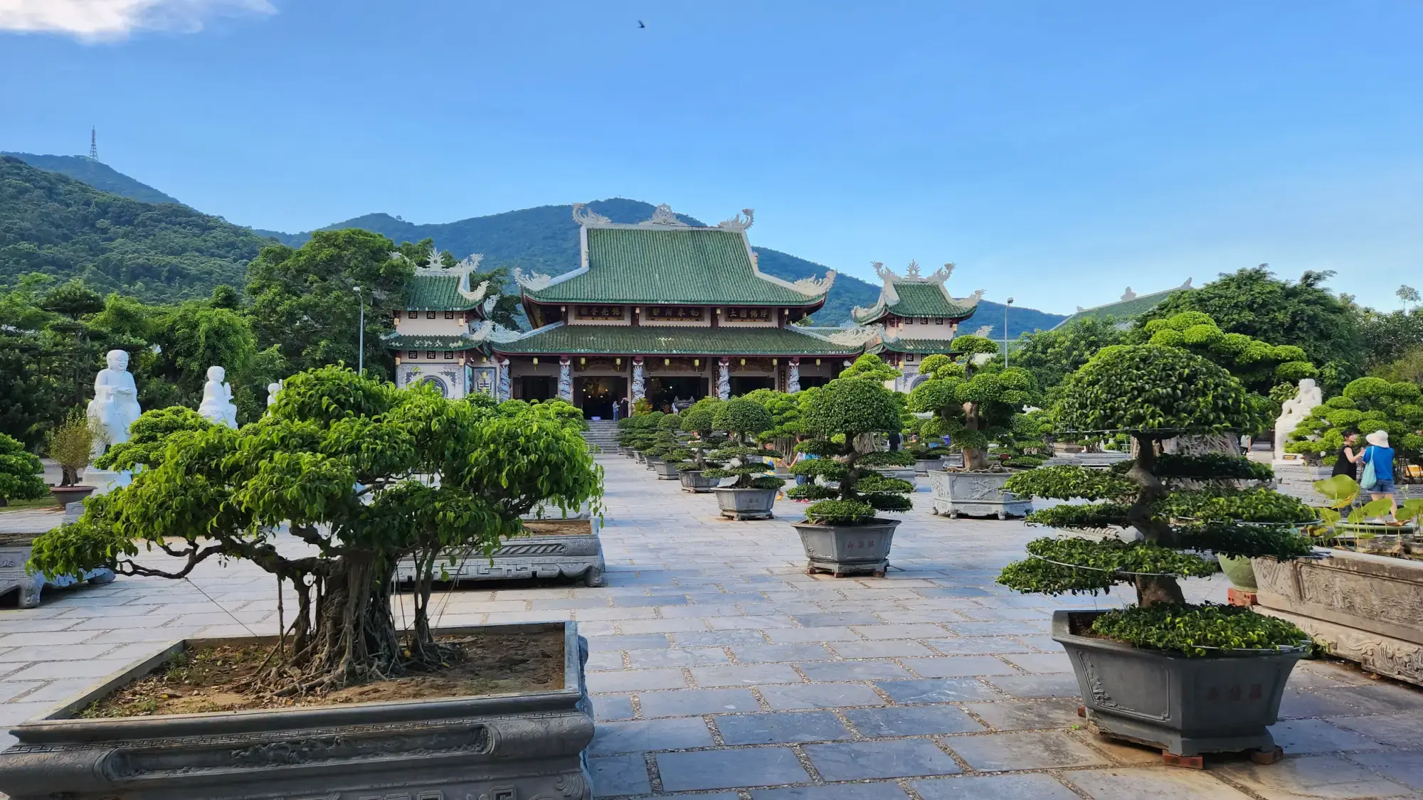 Linh Ung Pagoda - Main temple Linh Ung Pagoda - Main temple