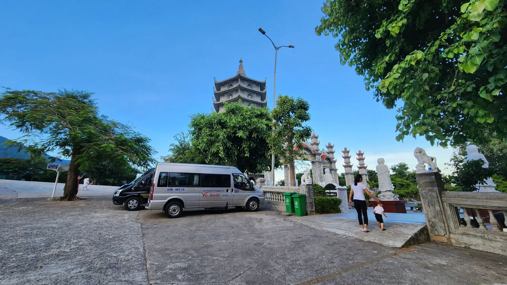 Linh Ung Pagoda - Stupa Linh Ung Pagoda - Stupa
