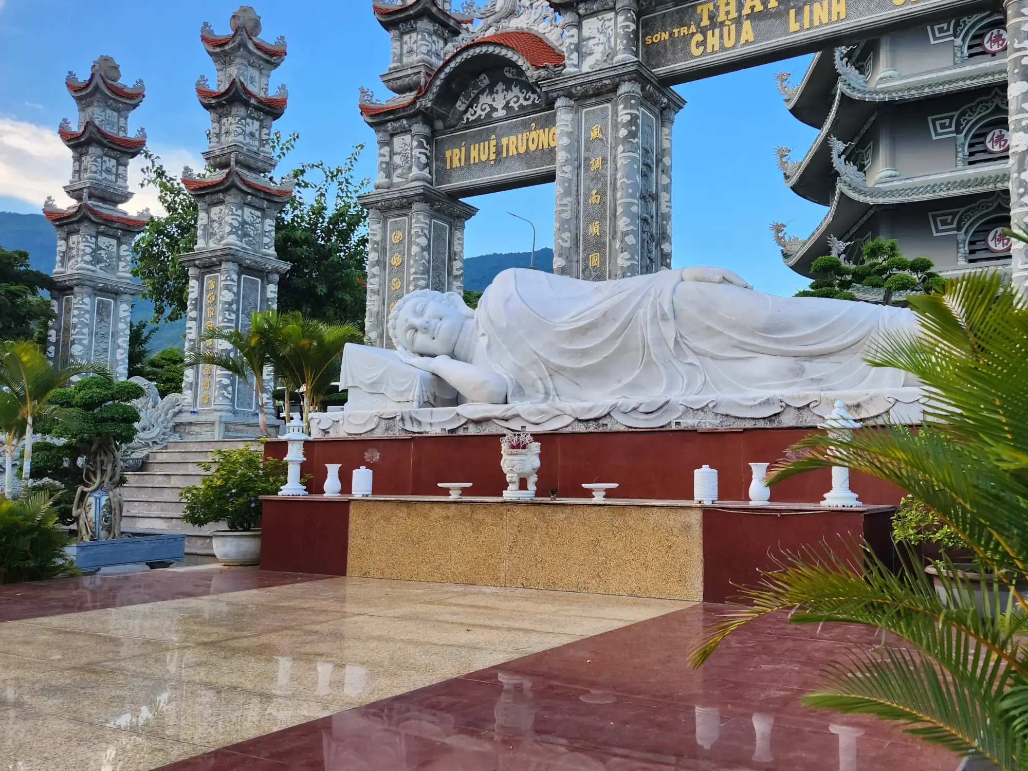 Linh Ung Pagoda - Stupa Linh Ung Pagoda - Stupa