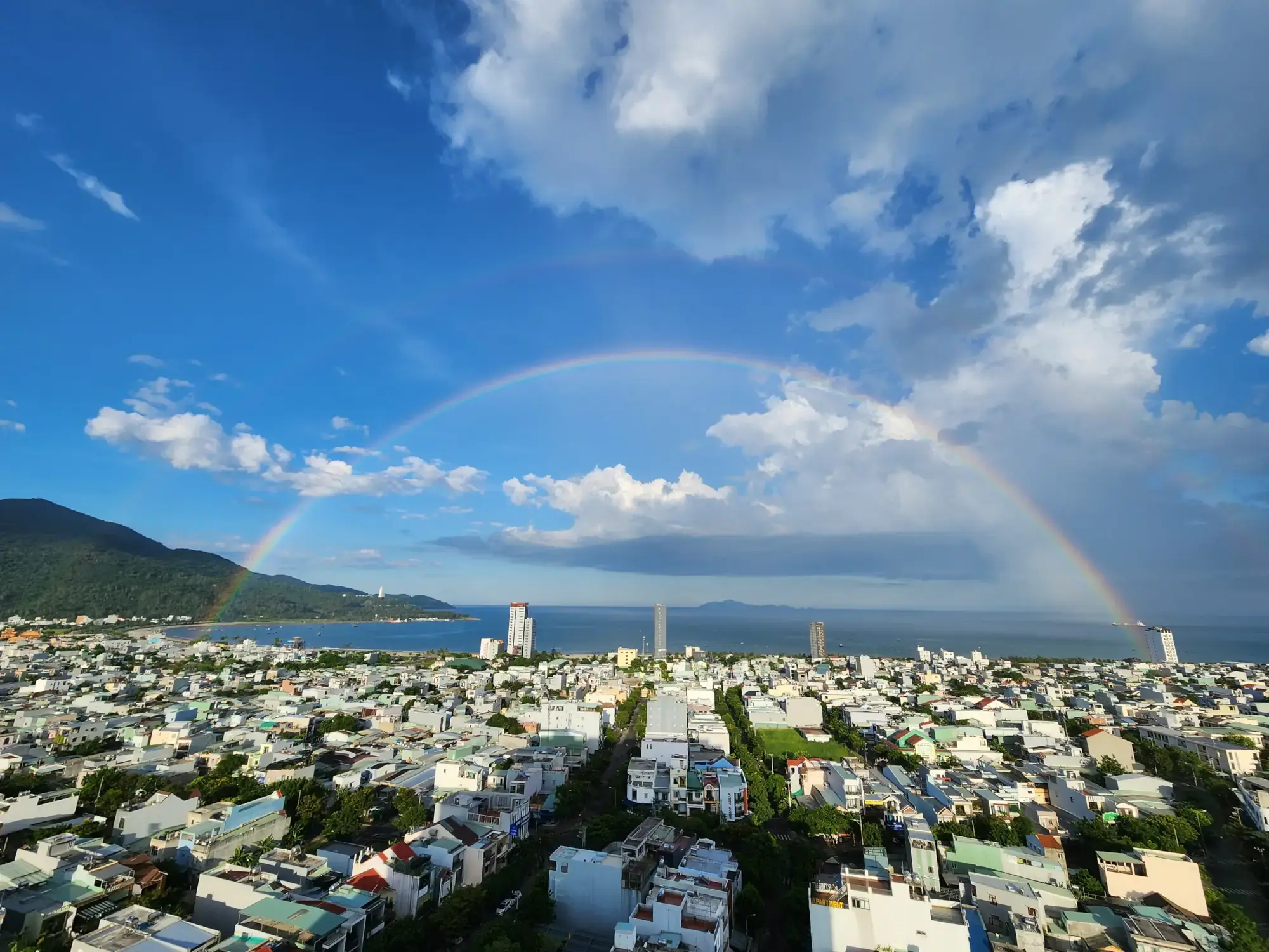 Da Nang by Day Da Nang by Day