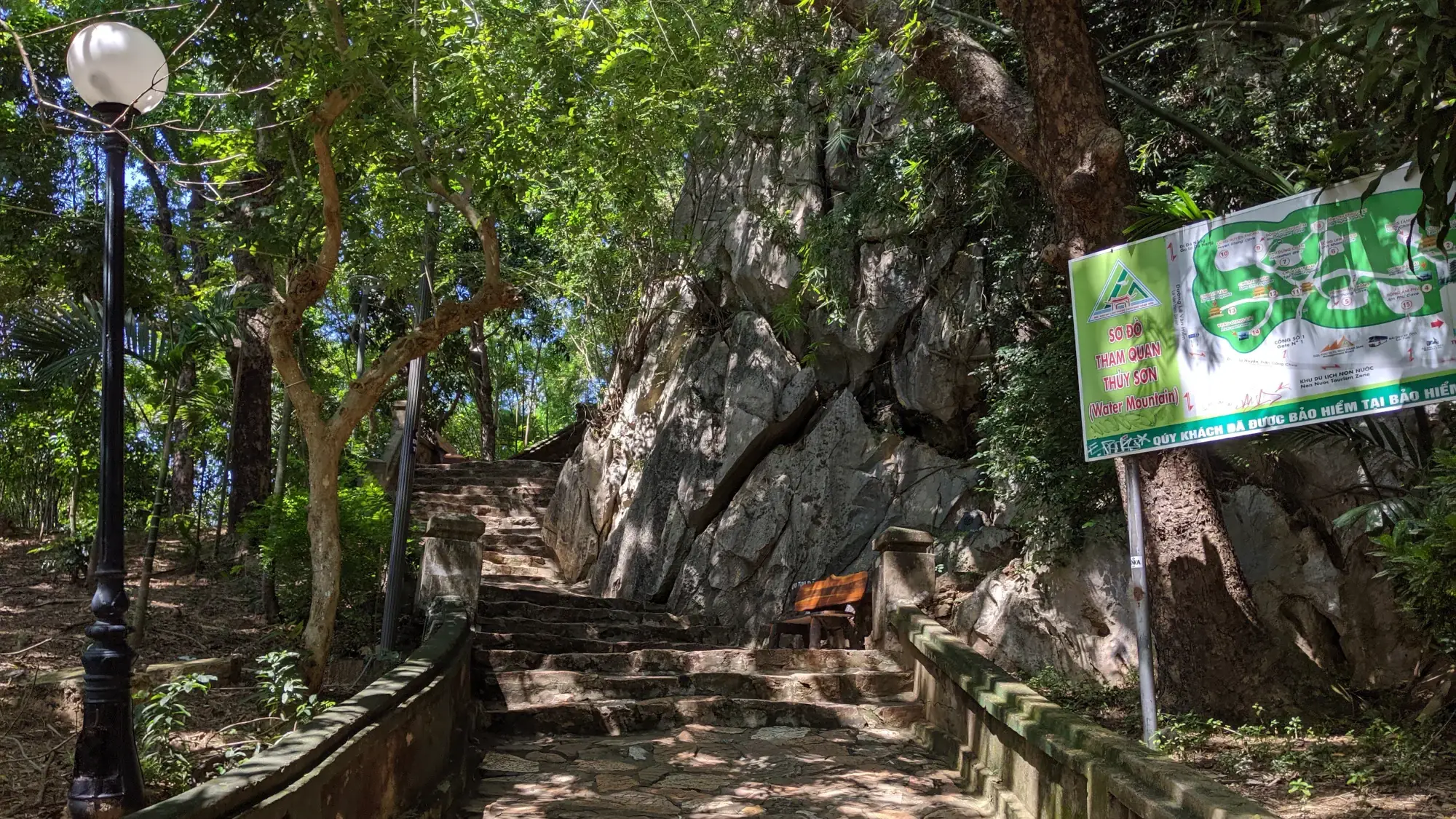Marble Mountains - Climbing Thủy Sơn Marble Mountains - Climbing Thủy Sơn