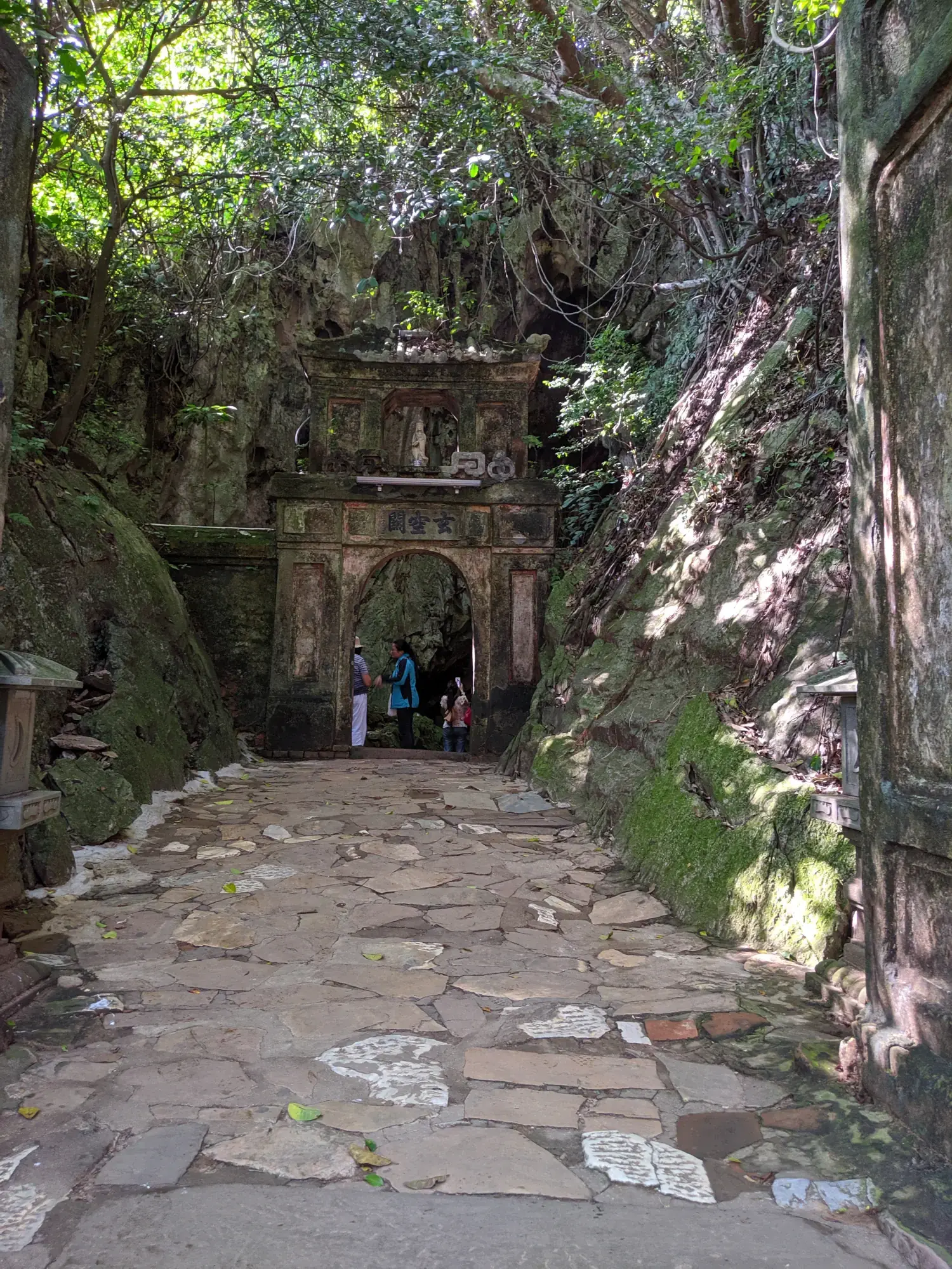 Marble Mountains - Hoa Nghiêm & Hoa Nghiêm entrance Marble Mountains - Hoa Nghiêm & Hoa Nghiêm entrance