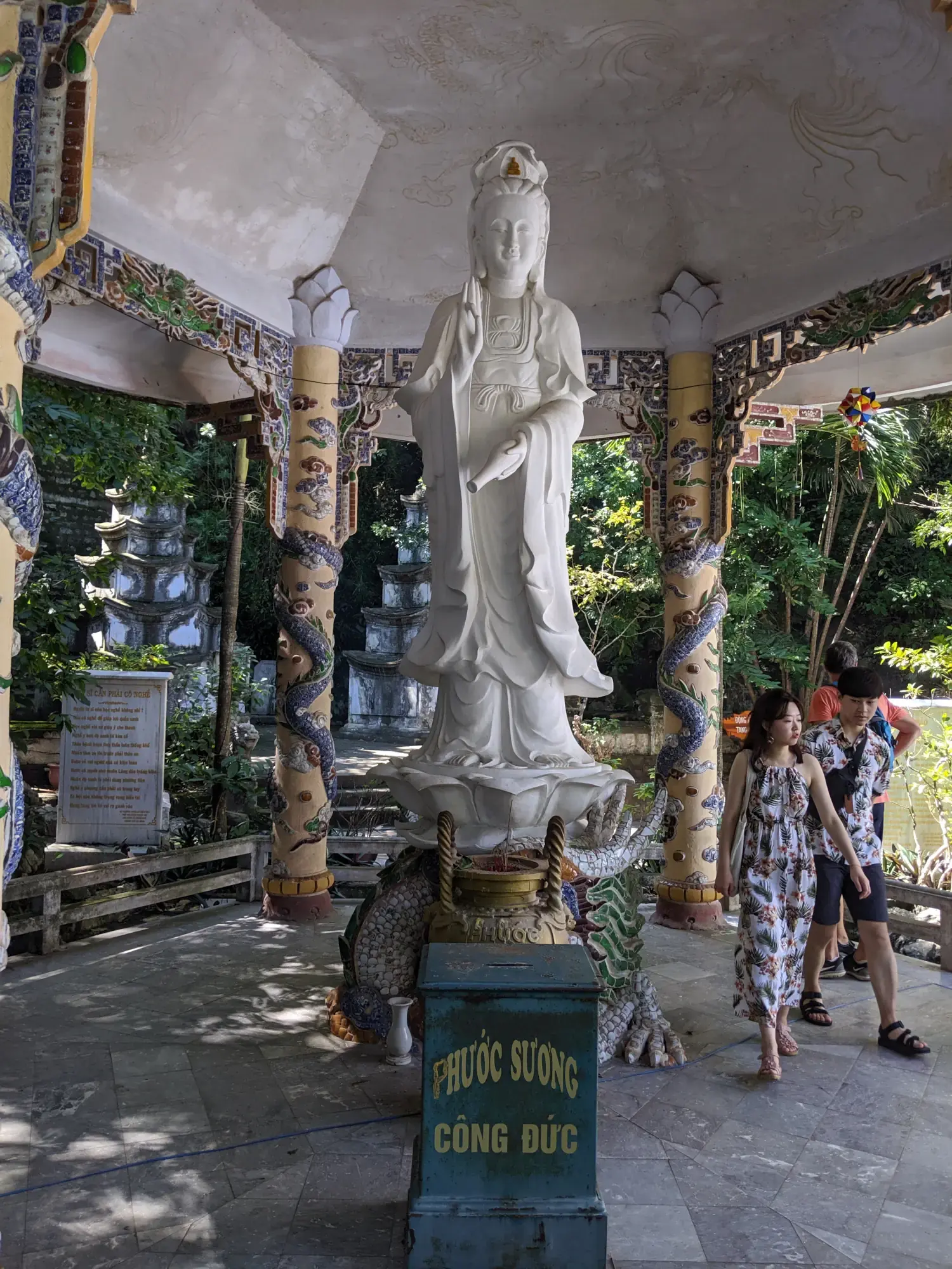 Marble Mountains - Chùa Linh Ứng Marble Mountains - Chùa Linh Ứng