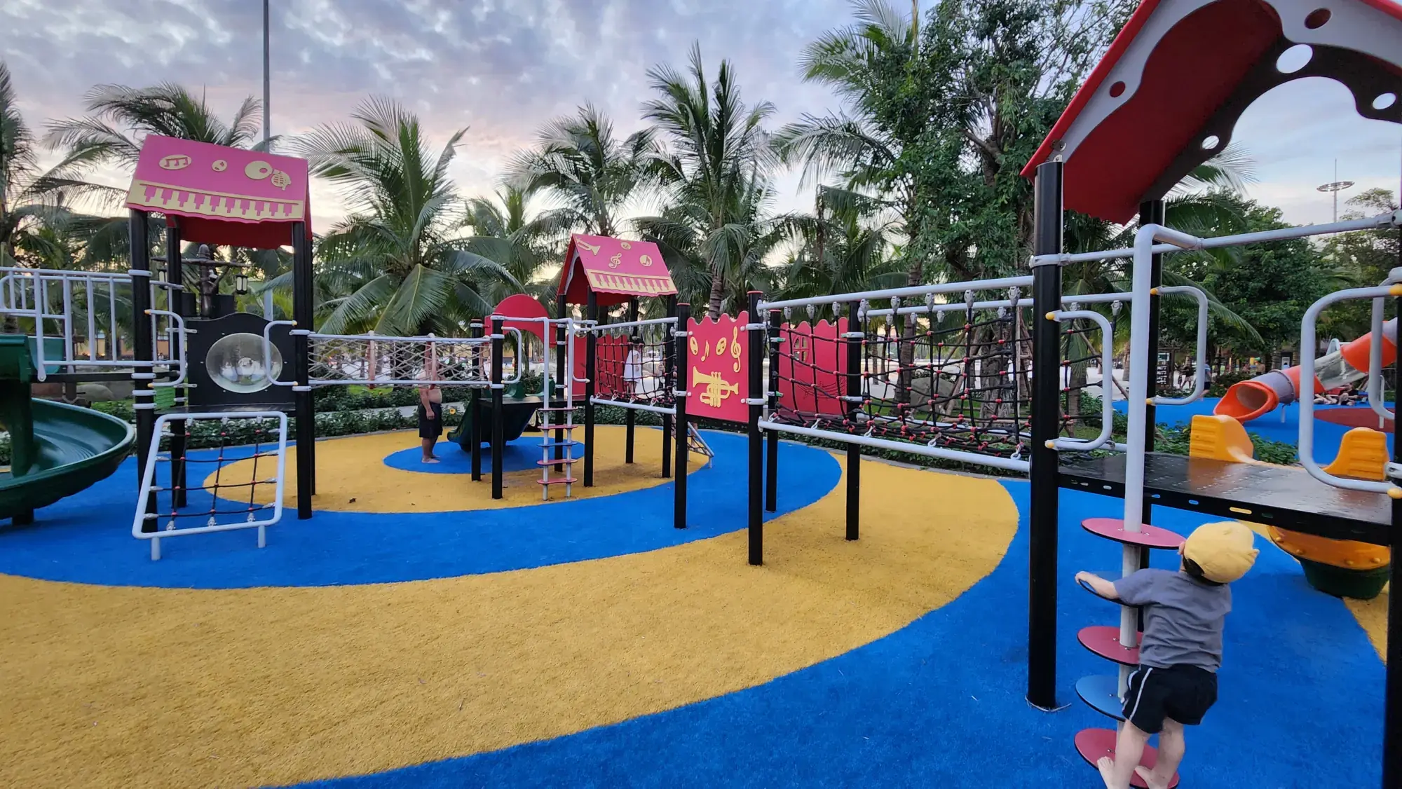 The Water Park at Vinhomes Ocean Park 3 The Water Park at Vinhomes Ocean Park 3