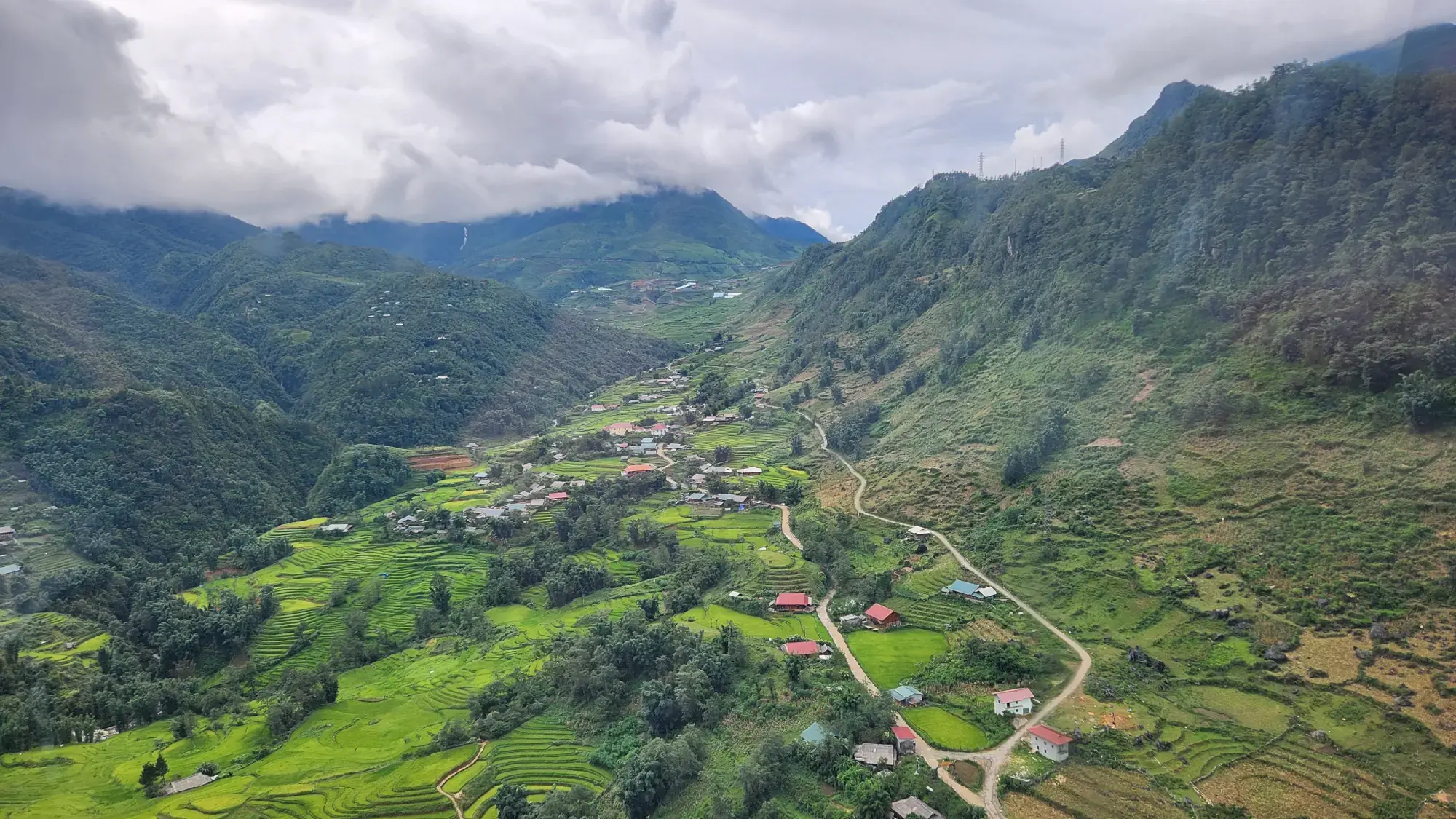 Cable Car Ride to Fansipan Mountain Cable Car Ride to Fansipan Mountain