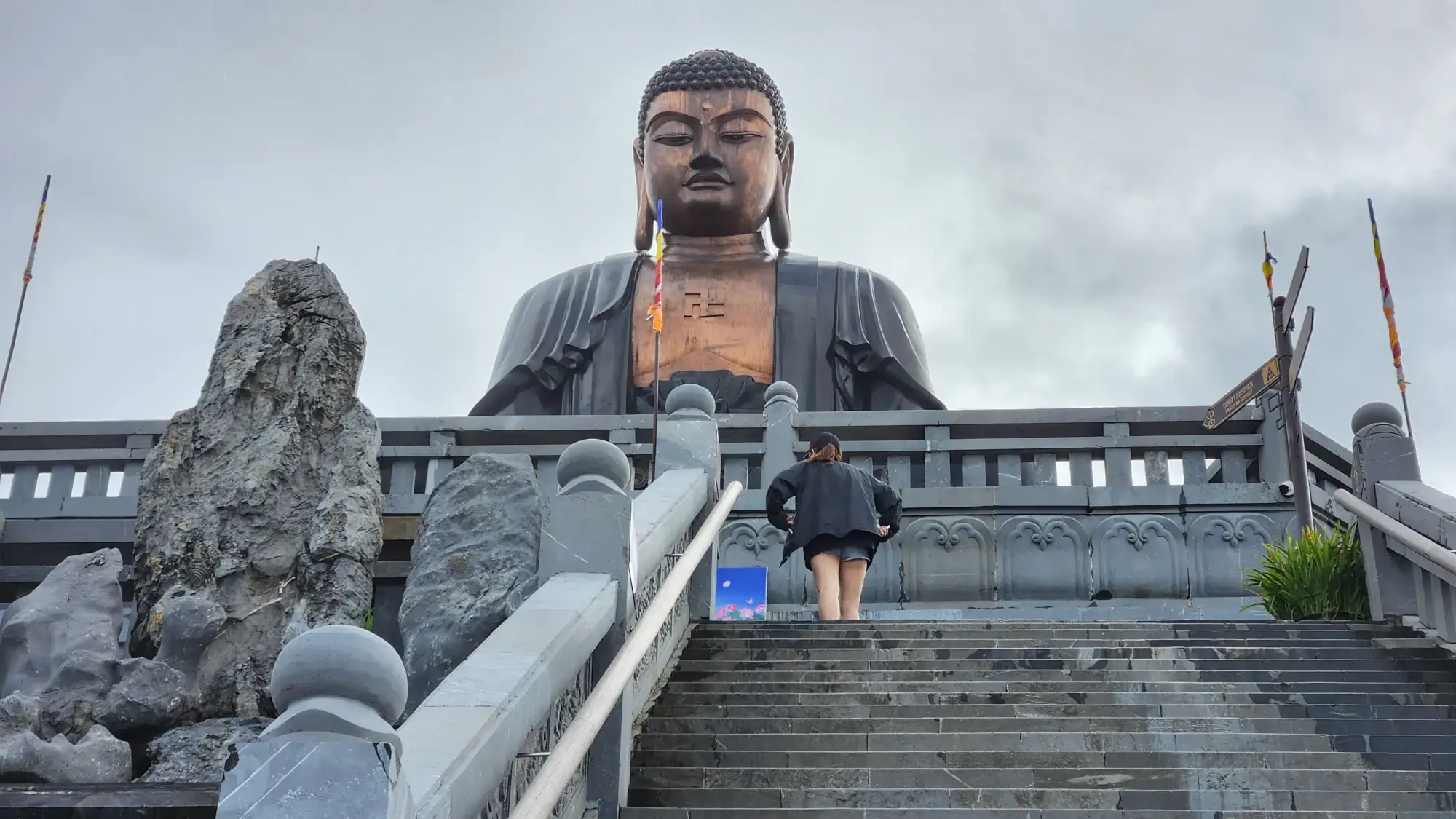 Hiking to the Peak Hiking to the Peak