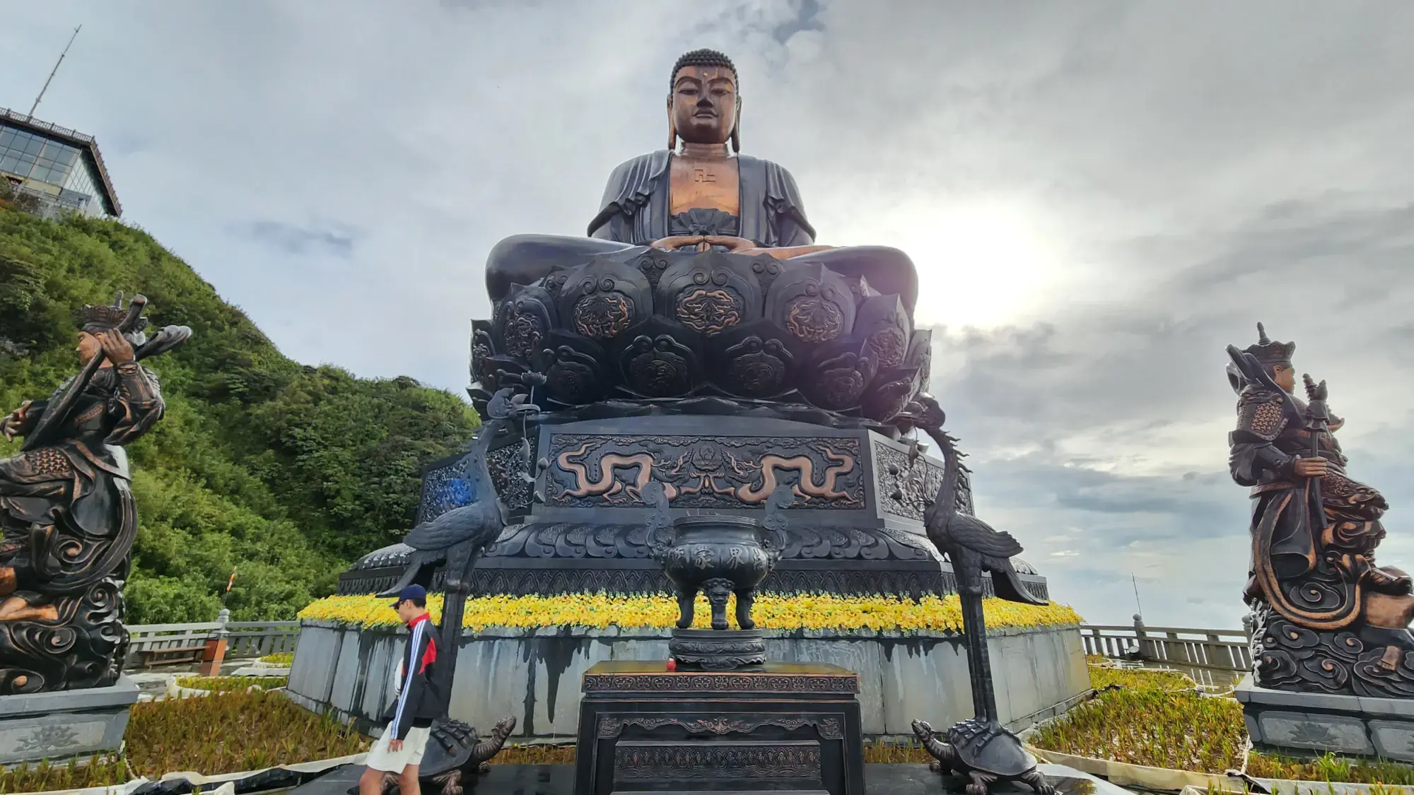 Hiking to the Peak Hiking to the Peak