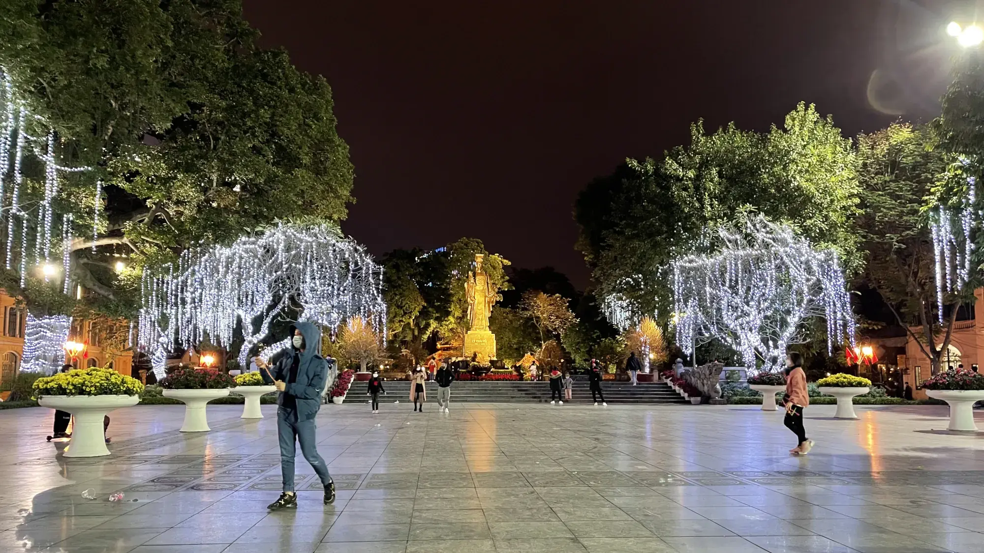 Hoan Kiem decorations Hoan Kiem decorations