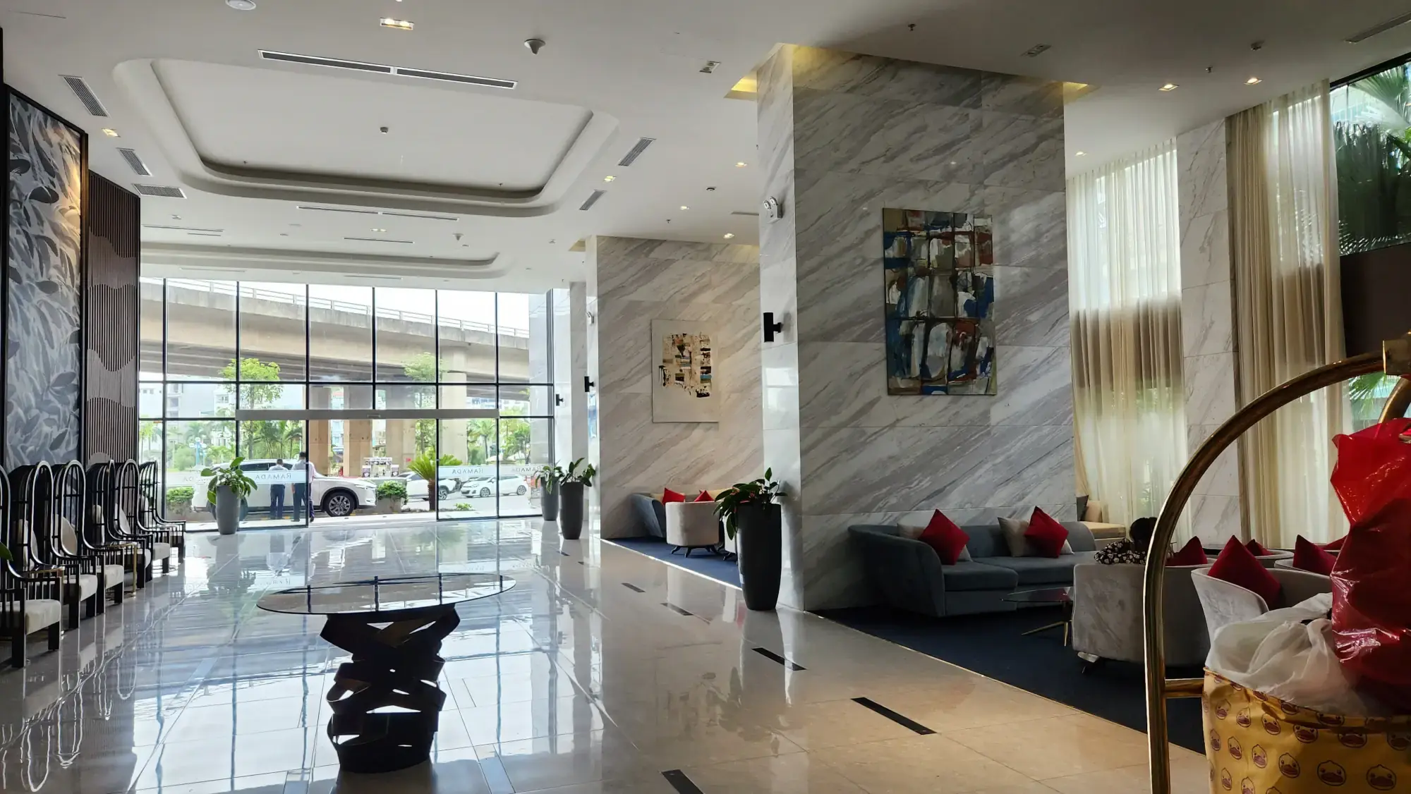 The Lobby of the Ramada by Wyndham Ha Long Bay The Lobby of the Ramada by Wyndham Ha Long Bay