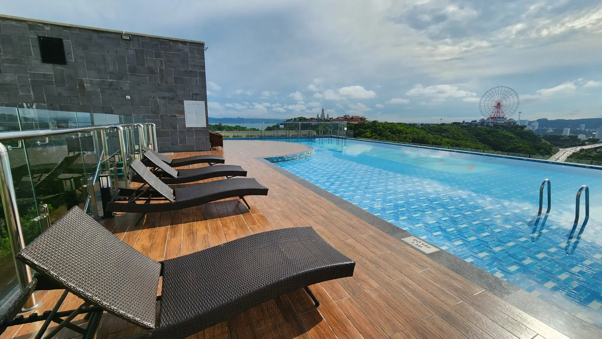 The Outdoor Pool at the Ramada by Wyndham Ha Long Bay The Outdoor Pool at the Ramada by Wyndham Ha Long Bay